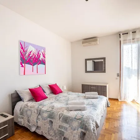 Daire Terrazza Con Vistacasa Con Parcheggio Gratuito