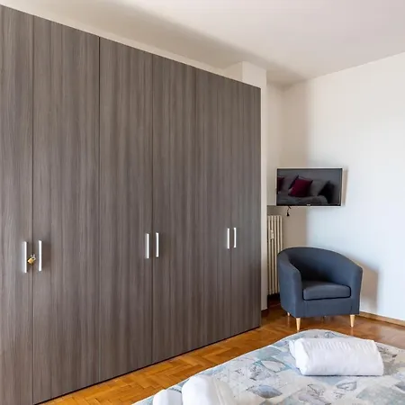 Daire Terrazza Con Vistacasa Con Parcheggio Gratuito Milano